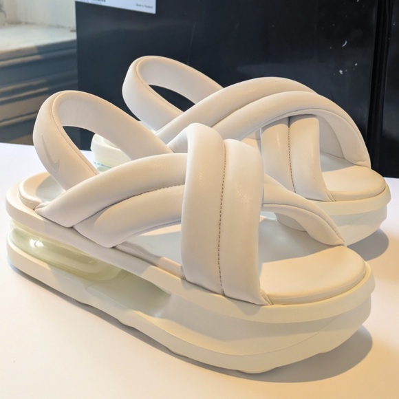 Nike Air Max Isla Sandals - Picture 5 of 5